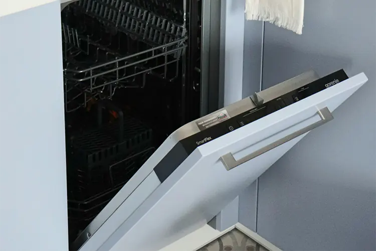 Odor elimination and sanitization of the dishwasher