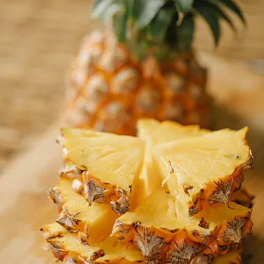 How to cut a pineapple for a blender