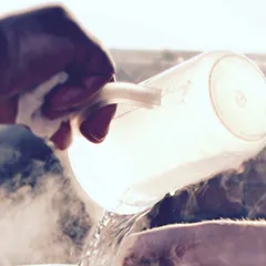 Comment déboucher un évier à l'eau bouillante